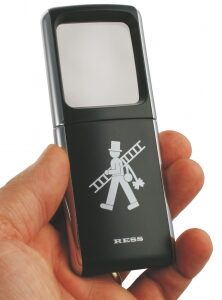 Forstørrelsesglass med lys